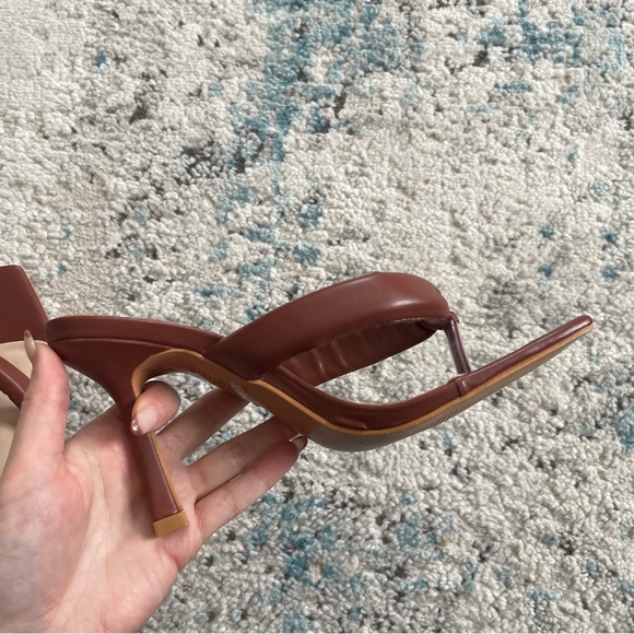 NWOT Pretty Little Thing Sandals - Picture 5 of 11